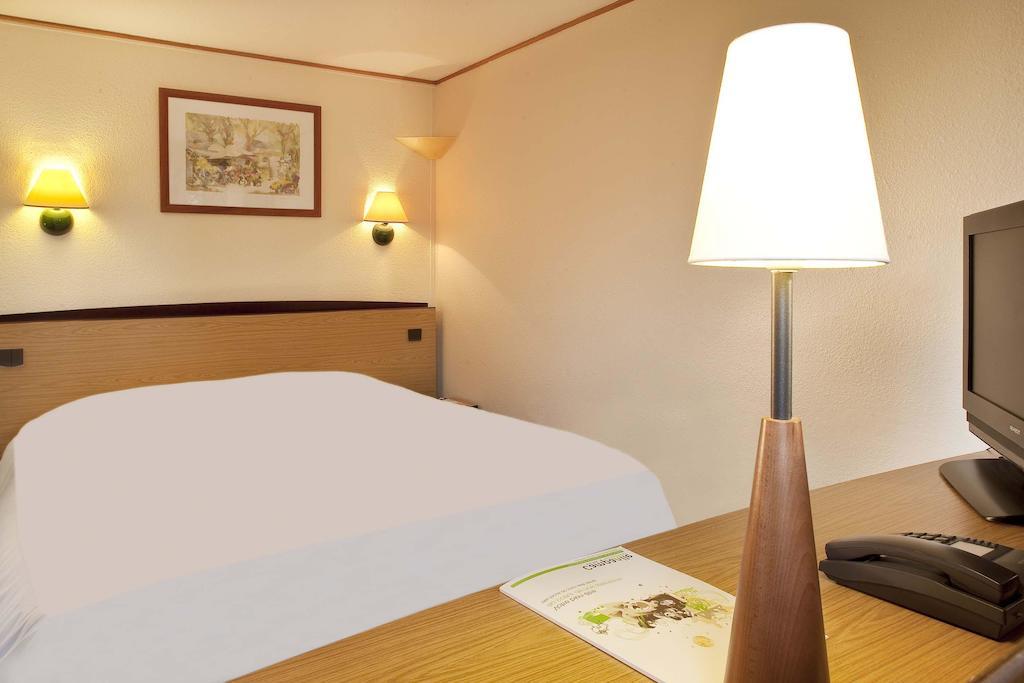 Campanile Saint-Avold Hotell Exteriör bild
